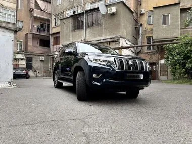 Toyota Land Cruiser Prado 2022 — фото 1, купить с доставкой в Москву