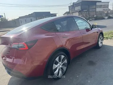 Tesla Model Y 2023 — миниатюра 2