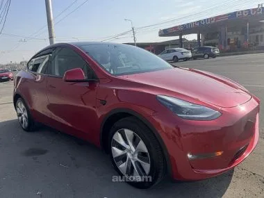 Tesla Model Y 2023 — фото 1, купить с доставкой в Москву