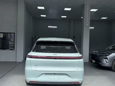 Li Xiang Li L6 pro 2025 — миниатюра 2