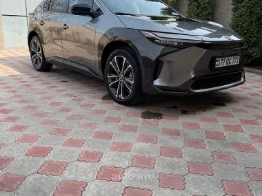 Toyota Bz4X XLE LIMITED 4X4 JAPAN 20 2024 — фото 1, купить с доставкой в Москву