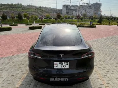 Tesla Model Y 2024 — миниатюра 2