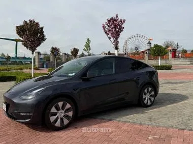 Tesla Model Y 2024 — фото 1, купить с доставкой в Москву