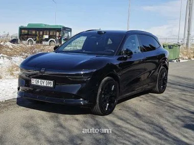 Zeekr 7X Crossover 2024 — фото 1, купить с доставкой в Москву