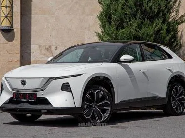 Mazda EZ-60 2025 — фото 1, купить с доставкой в Москву