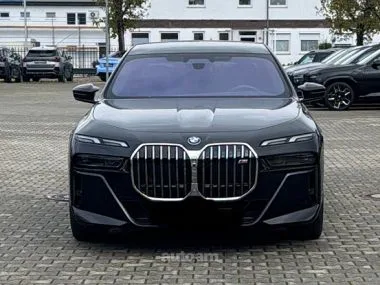 BMW i7 M70 2023 — миниатюра 2