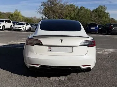 Tesla Model 3 2022 — миниатюра 2