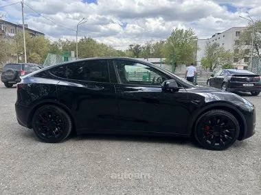 Tesla Model Y Full 2023 — миниатюра 2