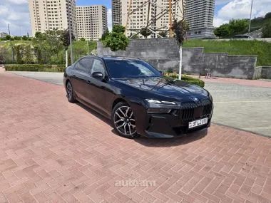 BMW i7 2023 — миниатюра 2