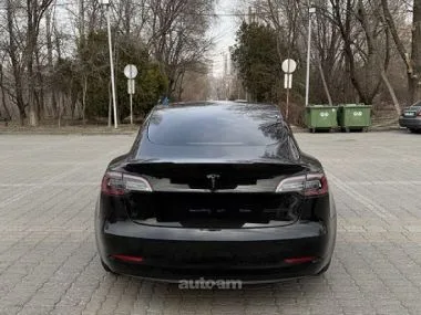 Tesla Model 3 2023 — миниатюра 2