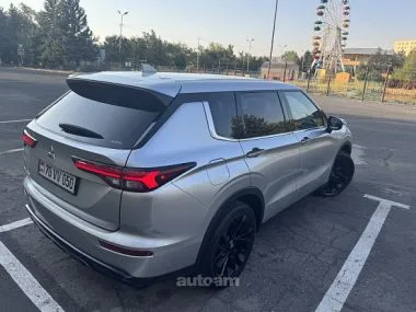 Mitsubishi Outlander 2022 — миниатюра 2