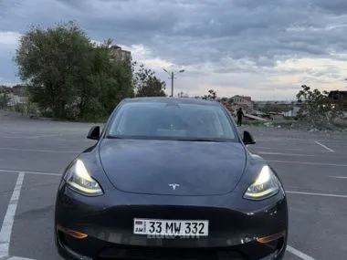 Tesla Model Y 2024 — миниатюра 2