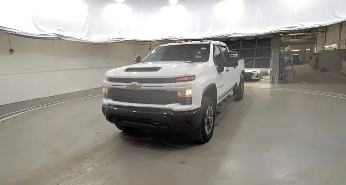 Chevrolet Silverado 2500 HD Crew Cab Custom 2025 — фото 1, купить с доставкой в Москву