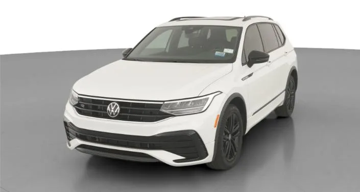 Volkswagen Tiguan SE R-Line Black 2022 — фото 1, купить с доставкой в Москву