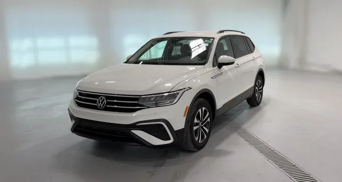 Volkswagen Tiguan S 2023 — фото 1, купить с доставкой в Москву