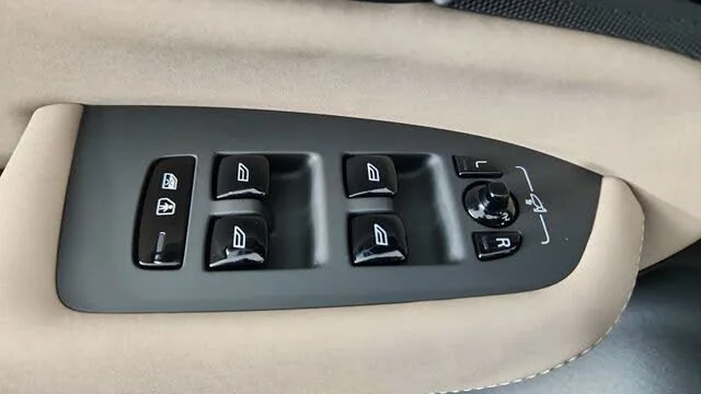 Volvo XC90 T8 Plus 2026 — миниатюра 4