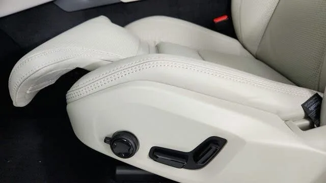 Volvo XC90 T8 Ultra 2026 — миниатюра 5