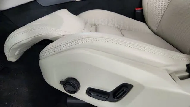 Volvo XC90 T8 Ultra 2026 — миниатюра 5