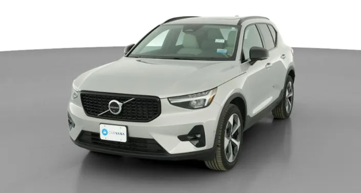 Volvo XC40 B5 Plus Dark 2023 — фото 1, купить с доставкой в Москву