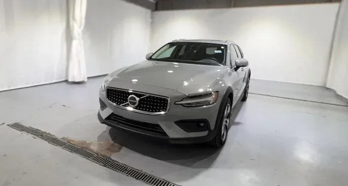 Volvo V60 B5 Plus 2025 — фото 1, купить с доставкой в Москву