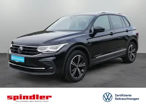 Volkswagen Tiguan Active 2.0TDI DSG / Matrix, HuD, AHK, RFK 2022 — фото 1, купить с доставкой в Москву