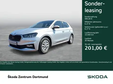 Skoda Fabia 1.0 CARPLAY ALU EINPARKHILFE TEMPOMAT 2023 — фото 1, купить с доставкой в Москву