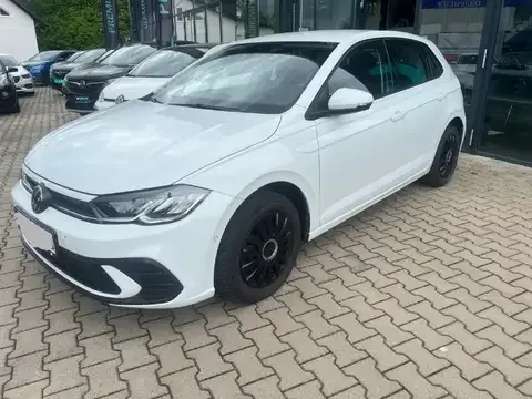 Volkswagen Polo Life 1.0 TSI OPF +Navi+Sitzheizung+Parktronic+ 2022 — фото 1, купить с доставкой в Москву