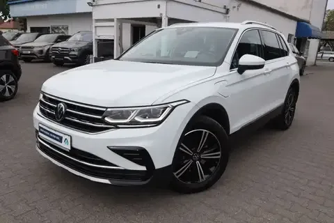 Volkswagen Tiguan Tiguan 1.4 eHybrid OPF DSG Elegance|NAVI|AHK|R-CAM 2022 — фото 1, купить с доставкой в Москву