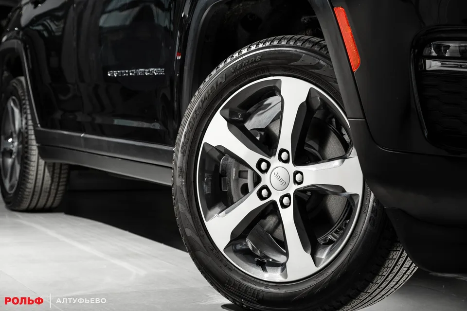 Jeep Grand Cherokee 2023 — миниатюра 3