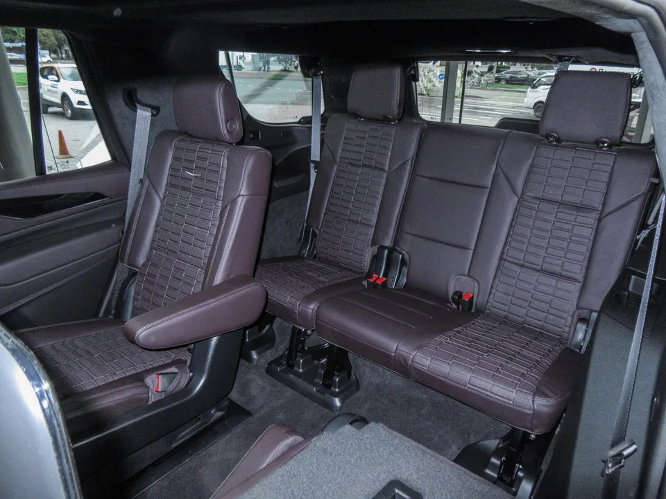 Cadillac Escalade 2023 — миниатюра 5