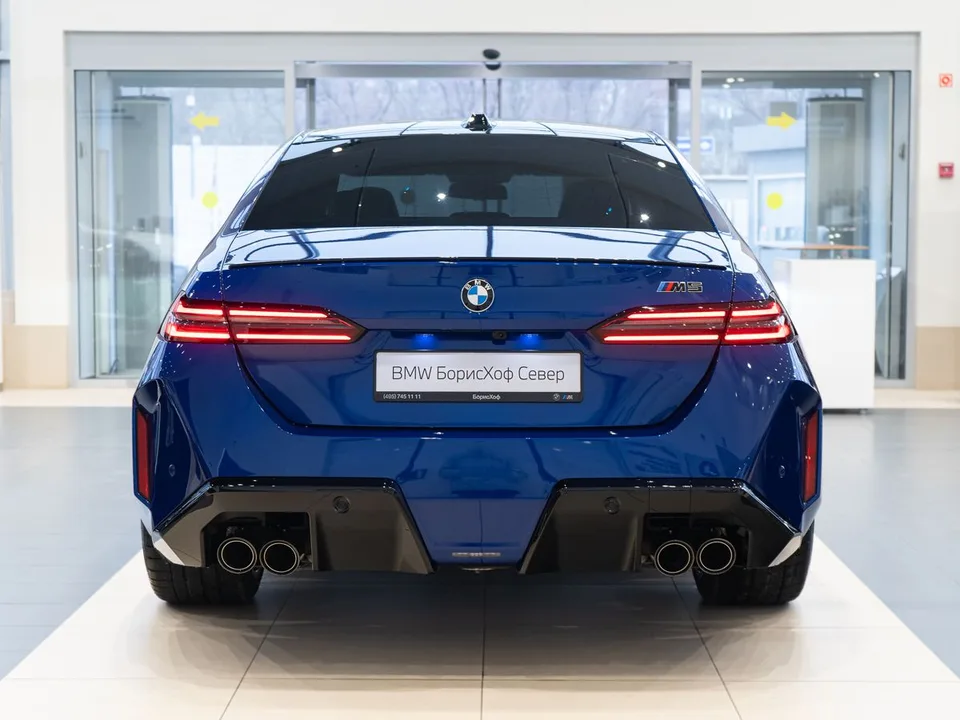 BMW M5 2024 — миниатюра 3