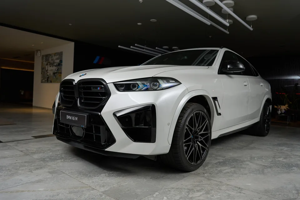 BMW X6 M 2024 — фото 1, купить с доставкой в Москву