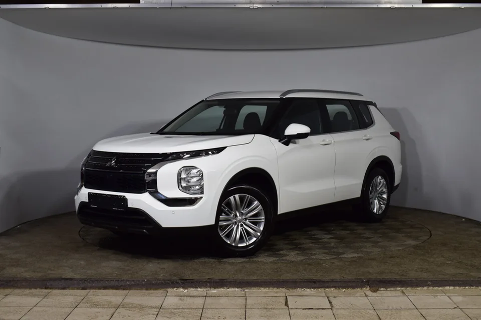 Mitsubishi Outlander 2022 — миниатюра 2