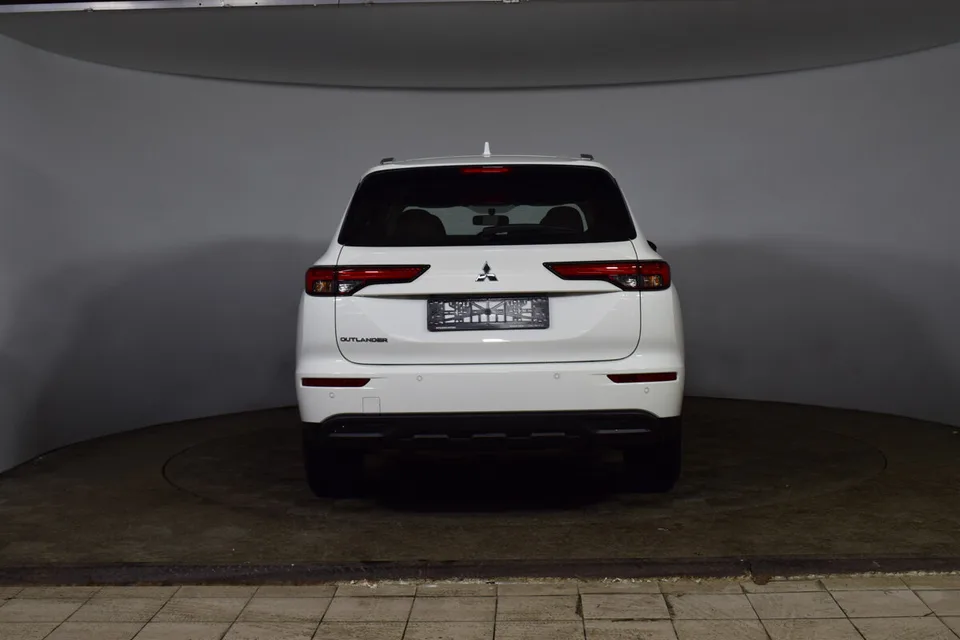 Mitsubishi Outlander 2022 — миниатюра 3