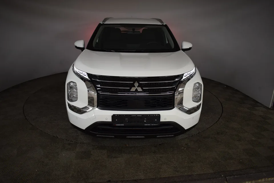 Mitsubishi Outlander 2022 — миниатюра 4