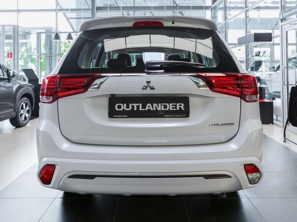 Mitsubishi Outlander 2022 — миниатюра 3