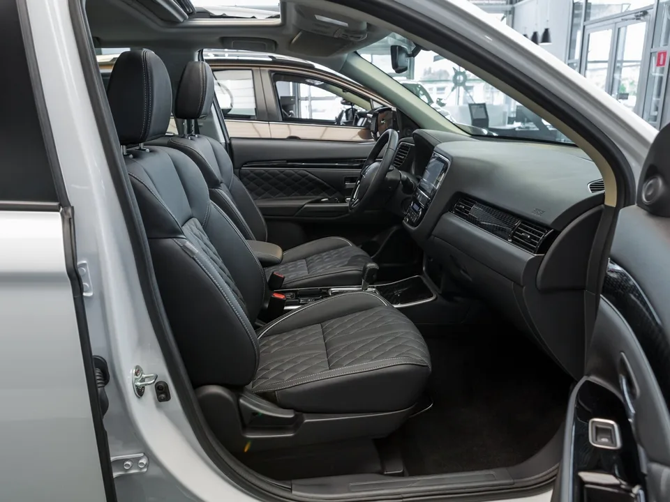Mitsubishi Outlander 2022 — миниатюра 5