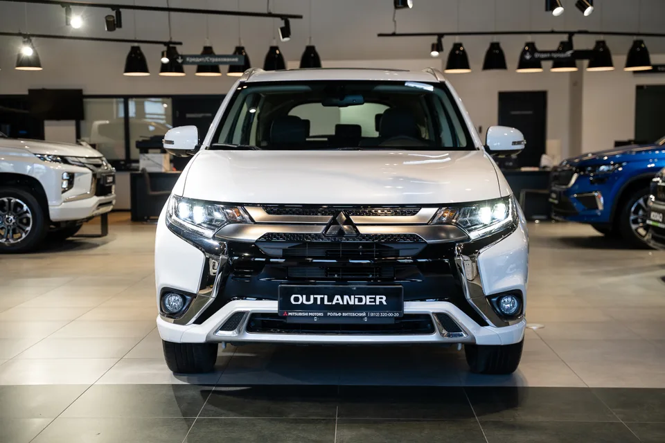 Mitsubishi Outlander 2022 — миниатюра 2