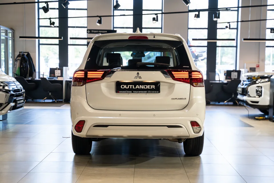 Mitsubishi Outlander 2022 — миниатюра 3