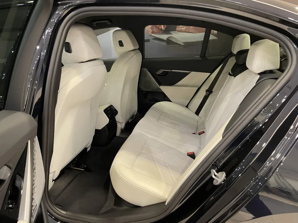 BMW 5 серия 2025 — миниатюра 4