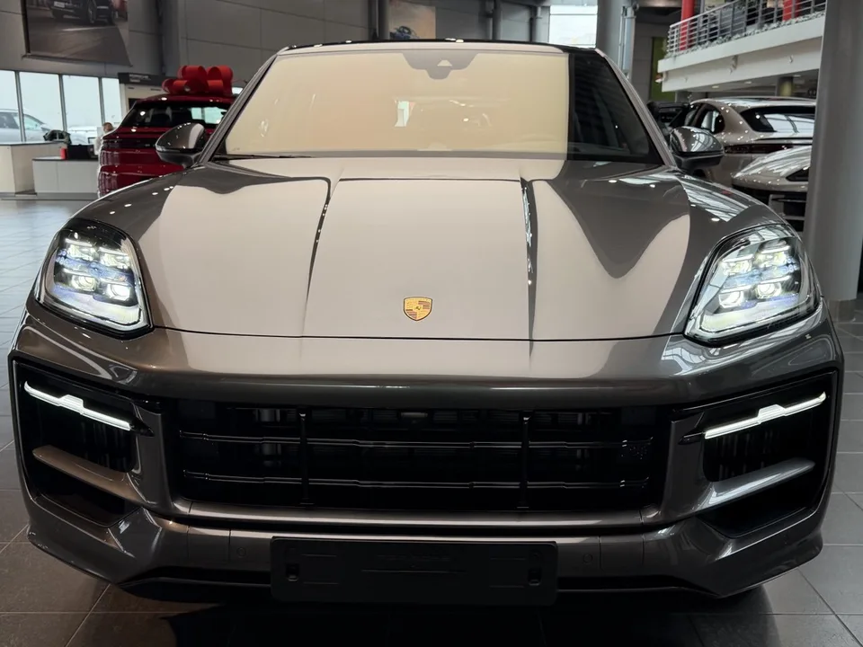 Porsche Cayenne 2025 — миниатюра 2