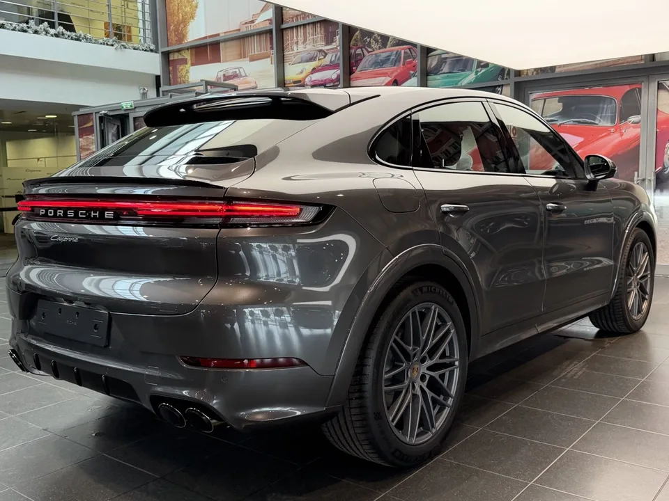 Porsche Cayenne 2025 — миниатюра 3