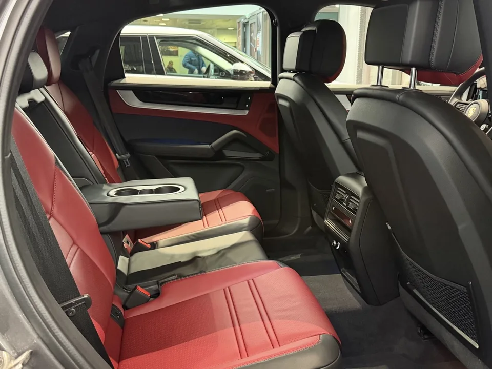 Porsche Cayenne 2025 — миниатюра 5