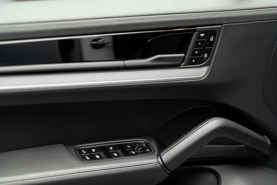 Porsche Cayenne 2025 — миниатюра 4