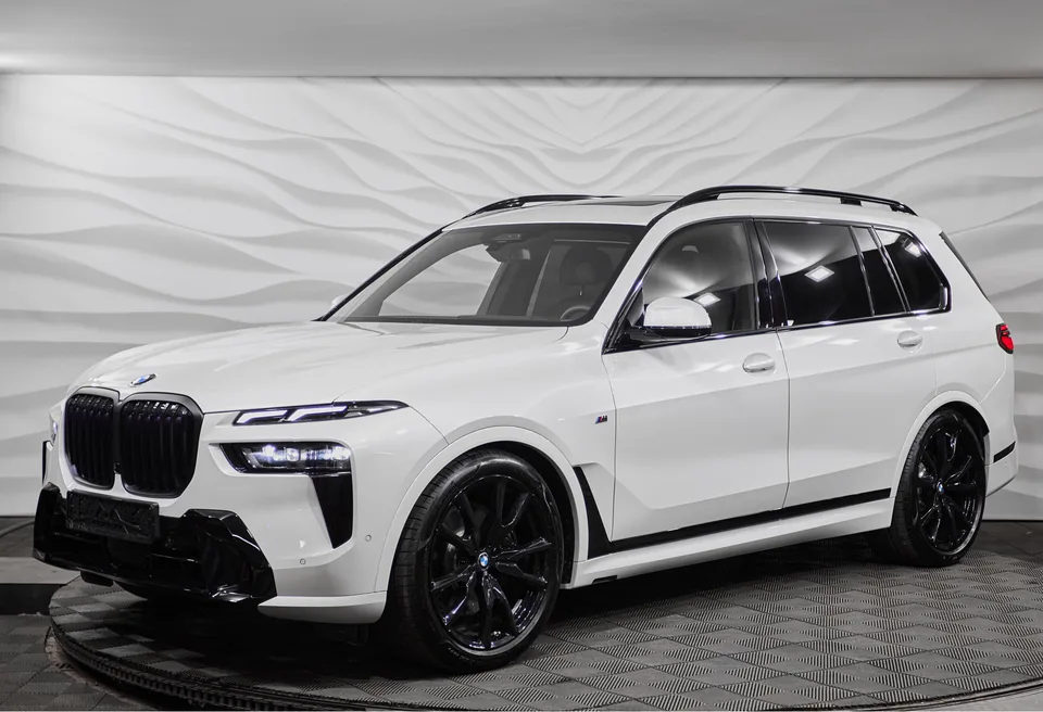 BMW X7 2023 — фото 1, купить с доставкой в Москву