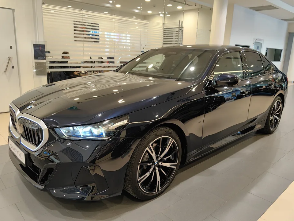 BMW 5 серия 2025 — фото 1, купить с доставкой в Москву