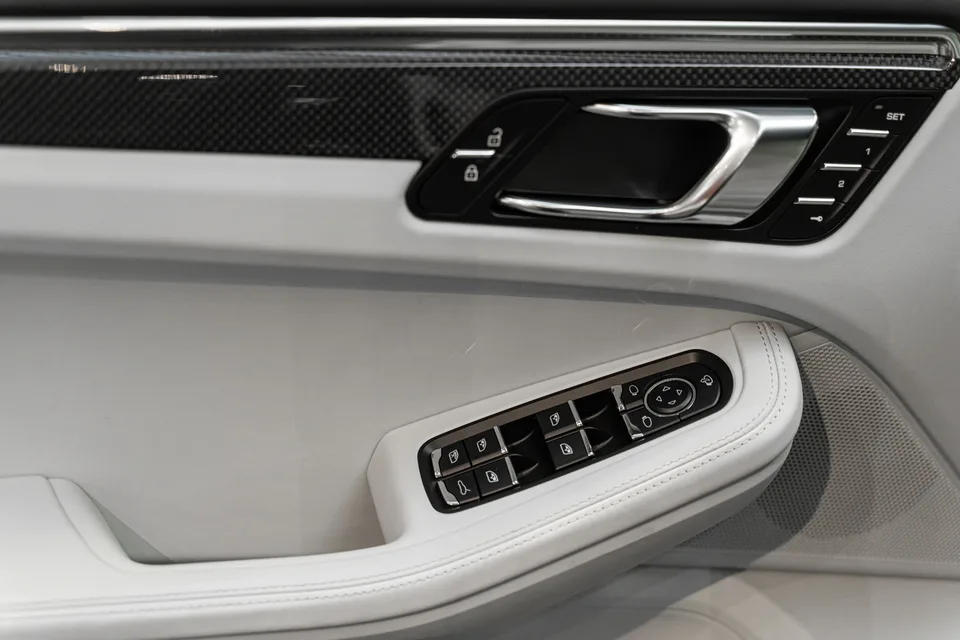 Porsche Macan 2025 — миниатюра 5