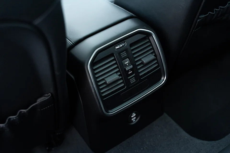 Porsche Macan 2025 — миниатюра 5