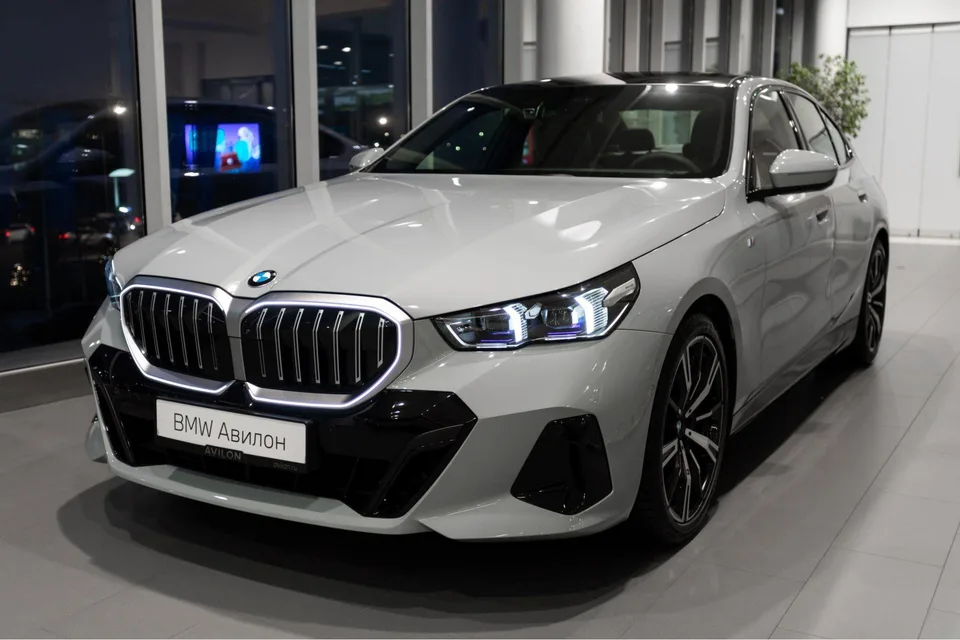 BMW 5 серия 2025 — фото 1, купить с доставкой в Москву