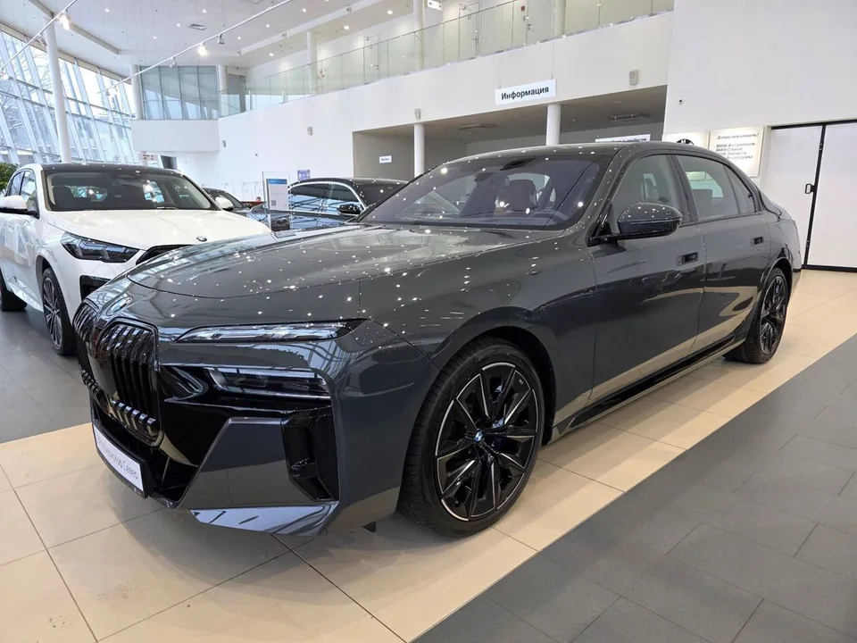 BMW 7 серия 2025 — фото 1, купить с доставкой в Москву
